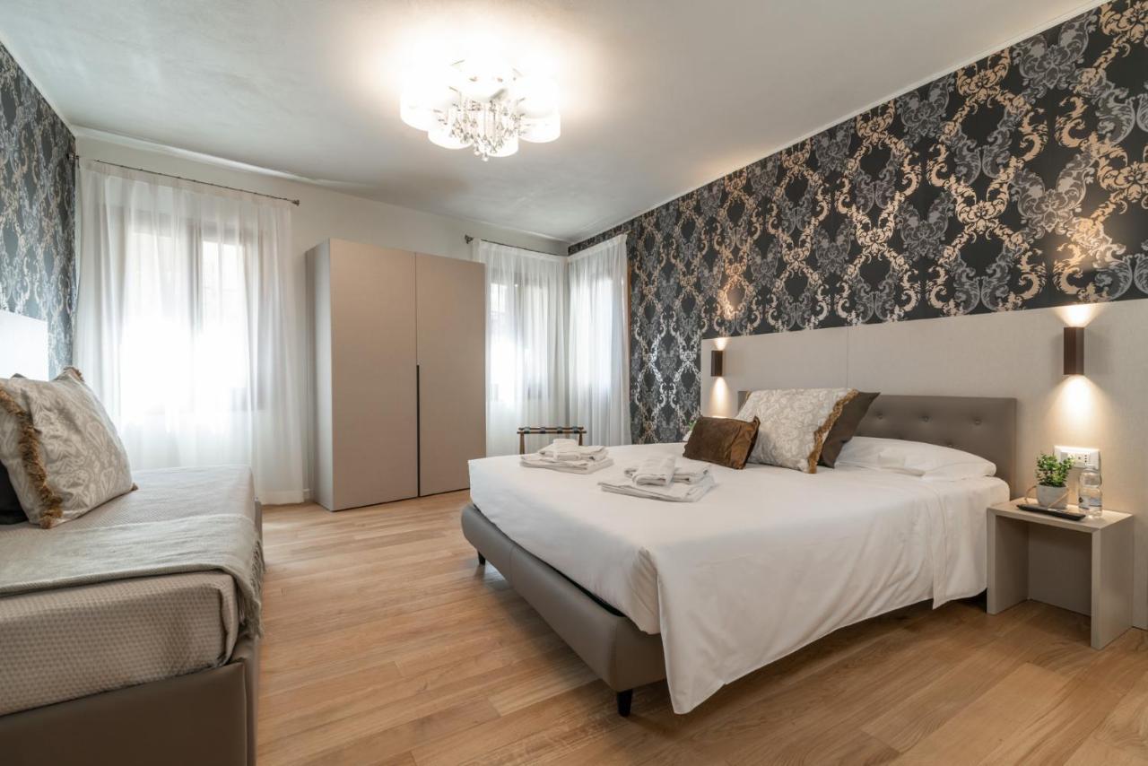 Grifoni Boutique * Venise