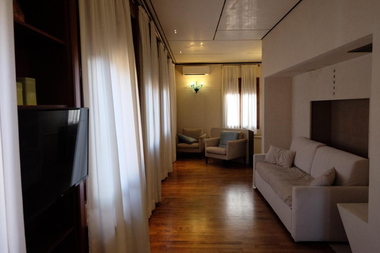 Fenix Tosca Venice