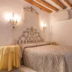 Noble House With @Original Venetian Murales