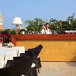 Hotel A La Commedia
