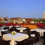 Hotel A La Commedia