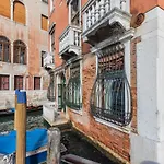 Ca\' Giulia Grand Canal View Next To Rialto Bridge