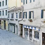 Santa Croce Guest House