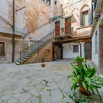 Cannaregio Romantic View Apartment