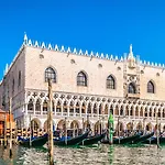 Cosy Apt For 6 Pp Between San Marco And Rialto Bridge