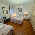 Artists\' House 5 Stars