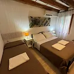 Artists\' House 5 Stars