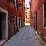 La Casa Ai Frari - Appartamento Su Tre Livelli - Venezia Centro
