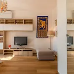 Sunny Nest Canal View In Venice Chic Movida