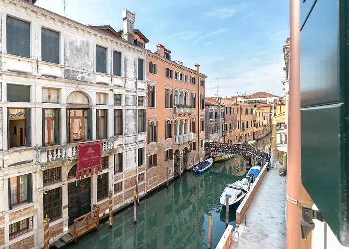 Ca\' Cappello Venice Apartment 1 With Canal View
