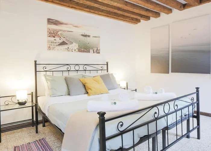 Santa Croce Guest House