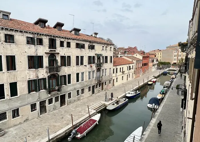 Vivaldi Canal View