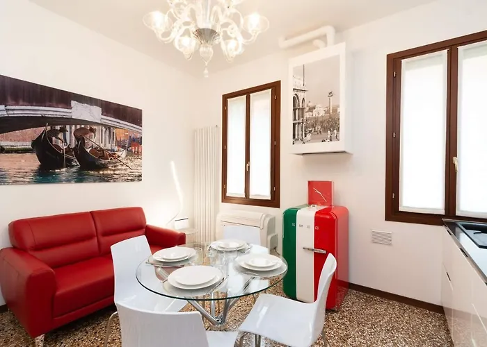 Just Urban Stays - Castello 5067 Boutique Apartment