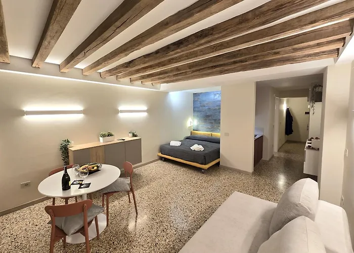 Cozy Studio With Canal View