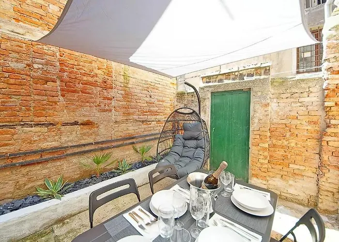 Apartment In Venice ! On Whtsapp ! Check The Number From The Photos! Lovely