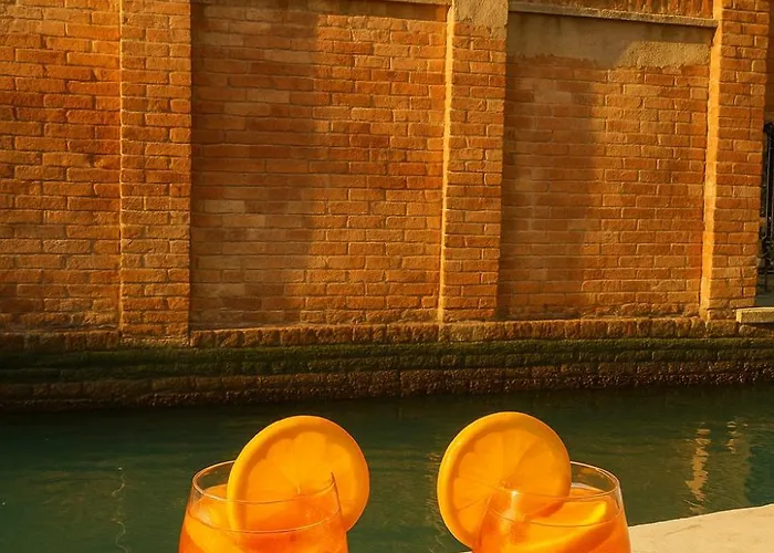 Ca\'Dei Nonni Canal View