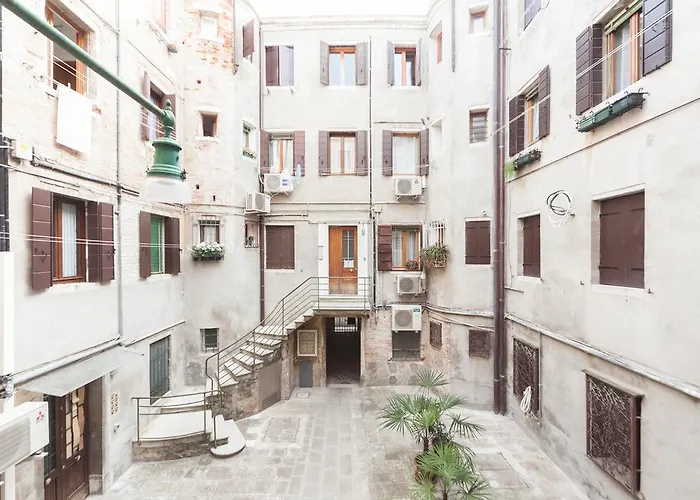 Campiello Chiesa, Venezia By Short Holidays