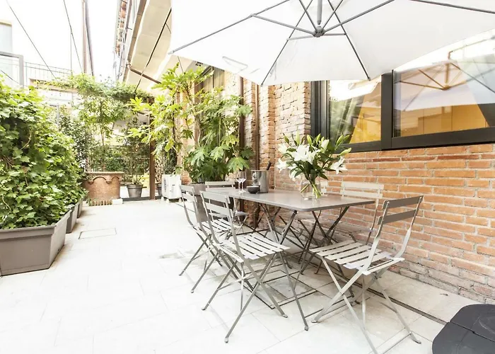 Elegant Fornasa Vecia, Canal View With A Beautiful Garden R&R