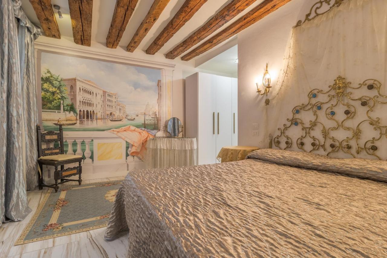 Noble House With @original Venetian Murales *
