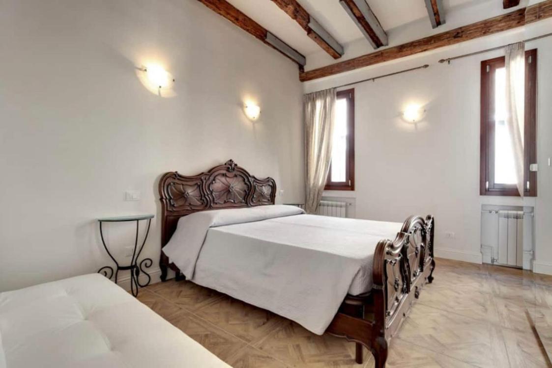 Traditional With Terrace * Venise