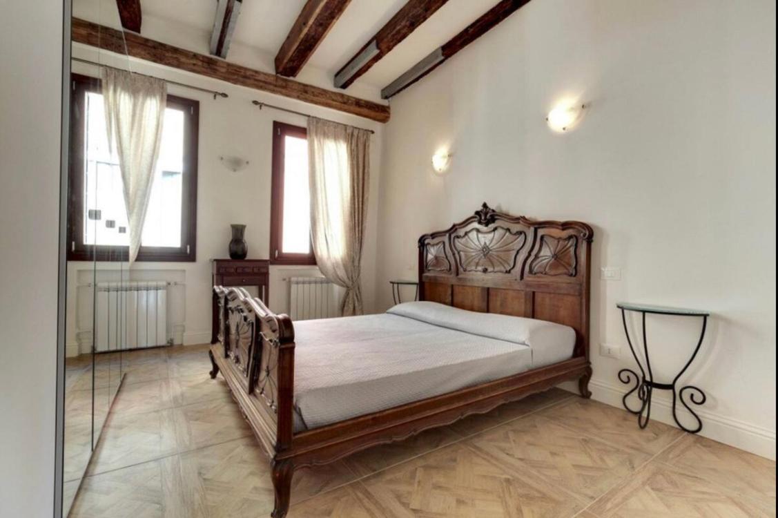 Traditional With Terrace Appartement