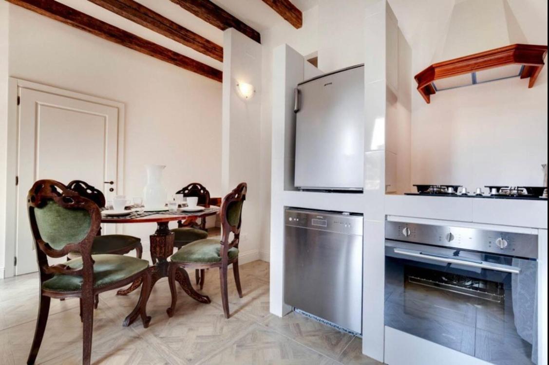 Traditional With Terrace * Venise