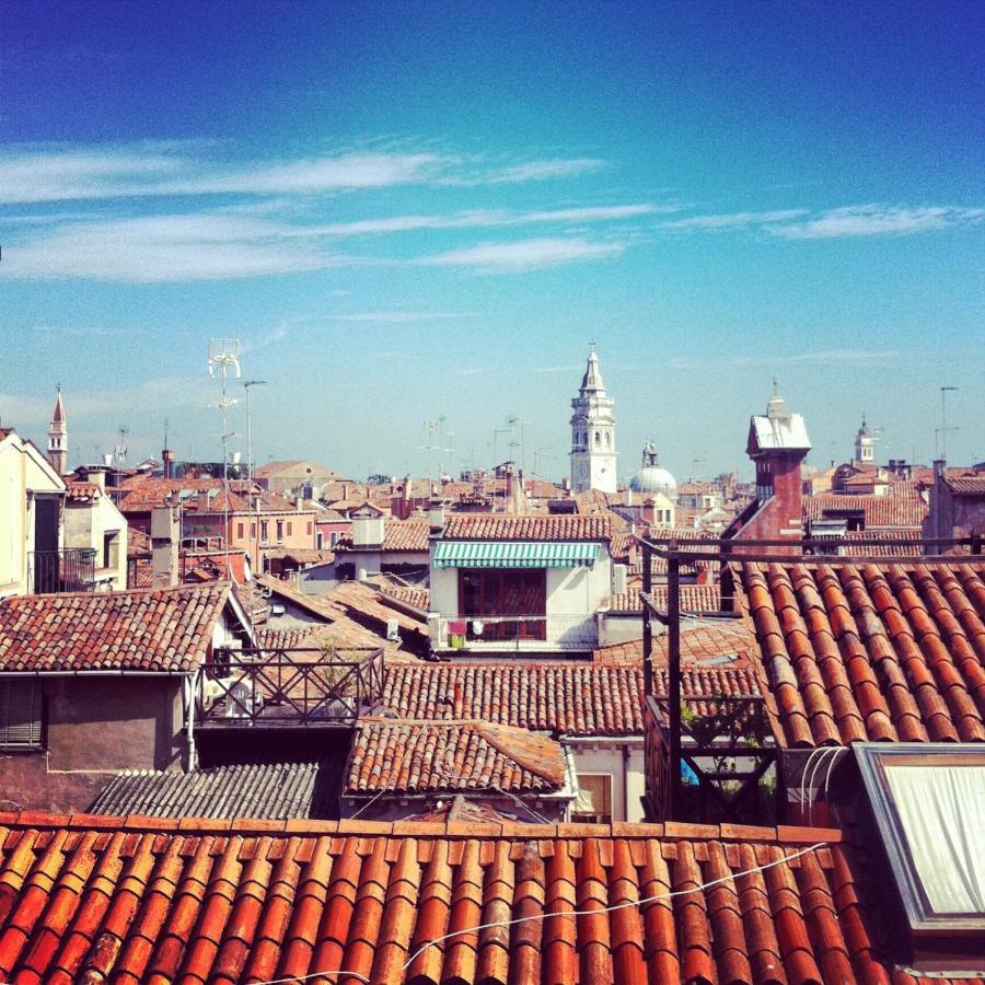 Lion Rooftop Novita' Venise