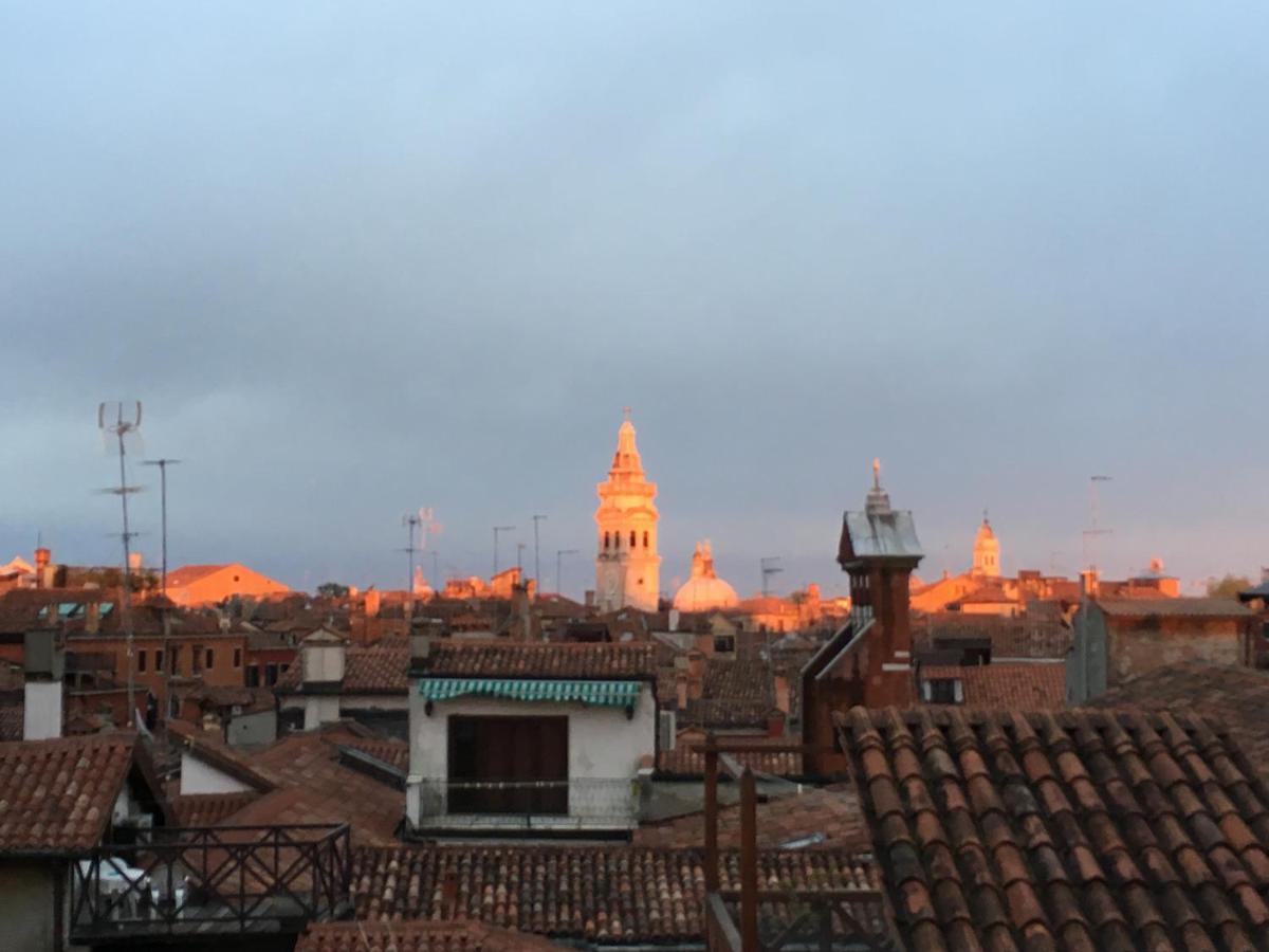Lion Rooftop Novita' * Venise