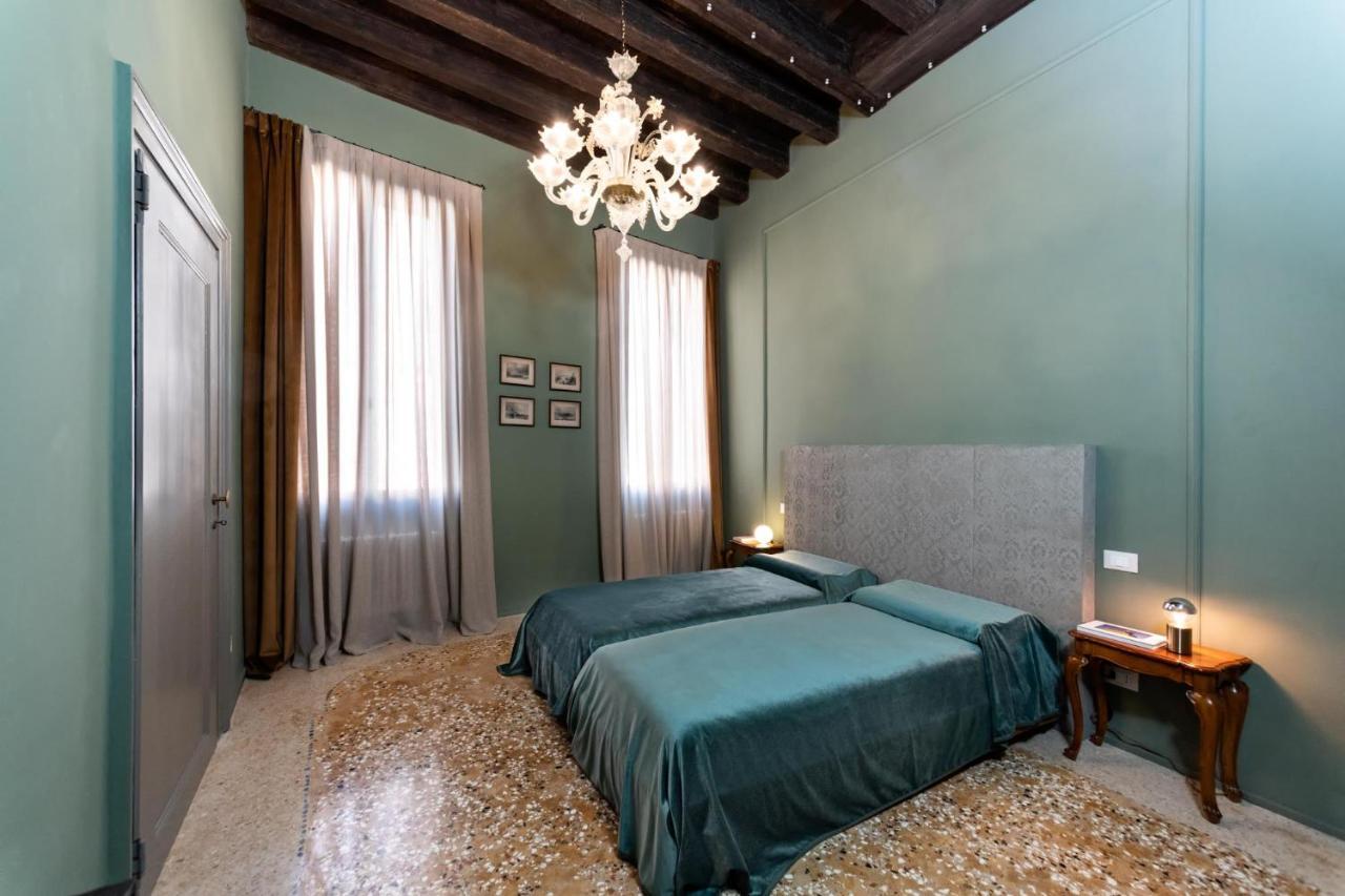 Velvet Canal View Apartment *