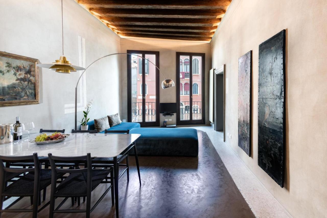 Velvet Canal View Apartment