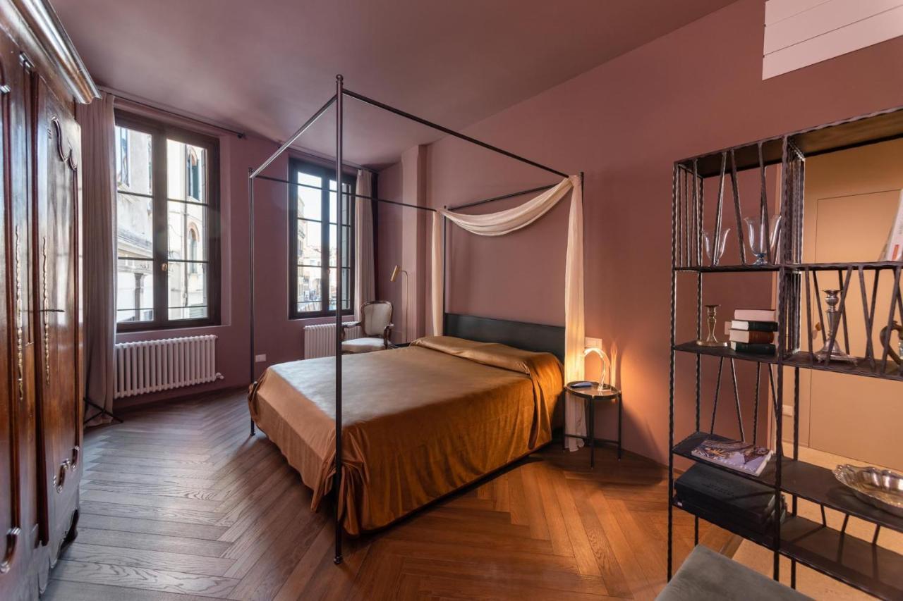 Velvet Canal View Apartment Venice