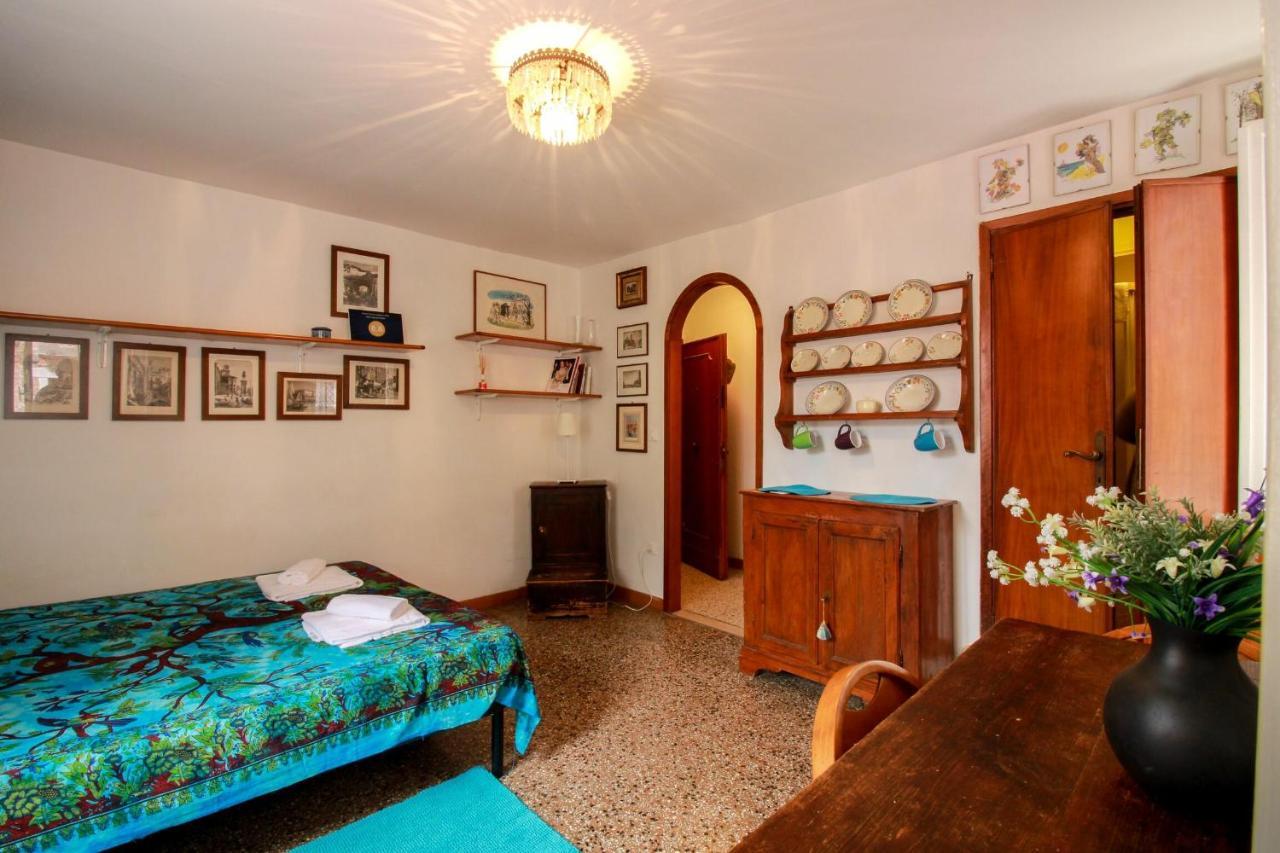 Santi Apostoli By Halldis *