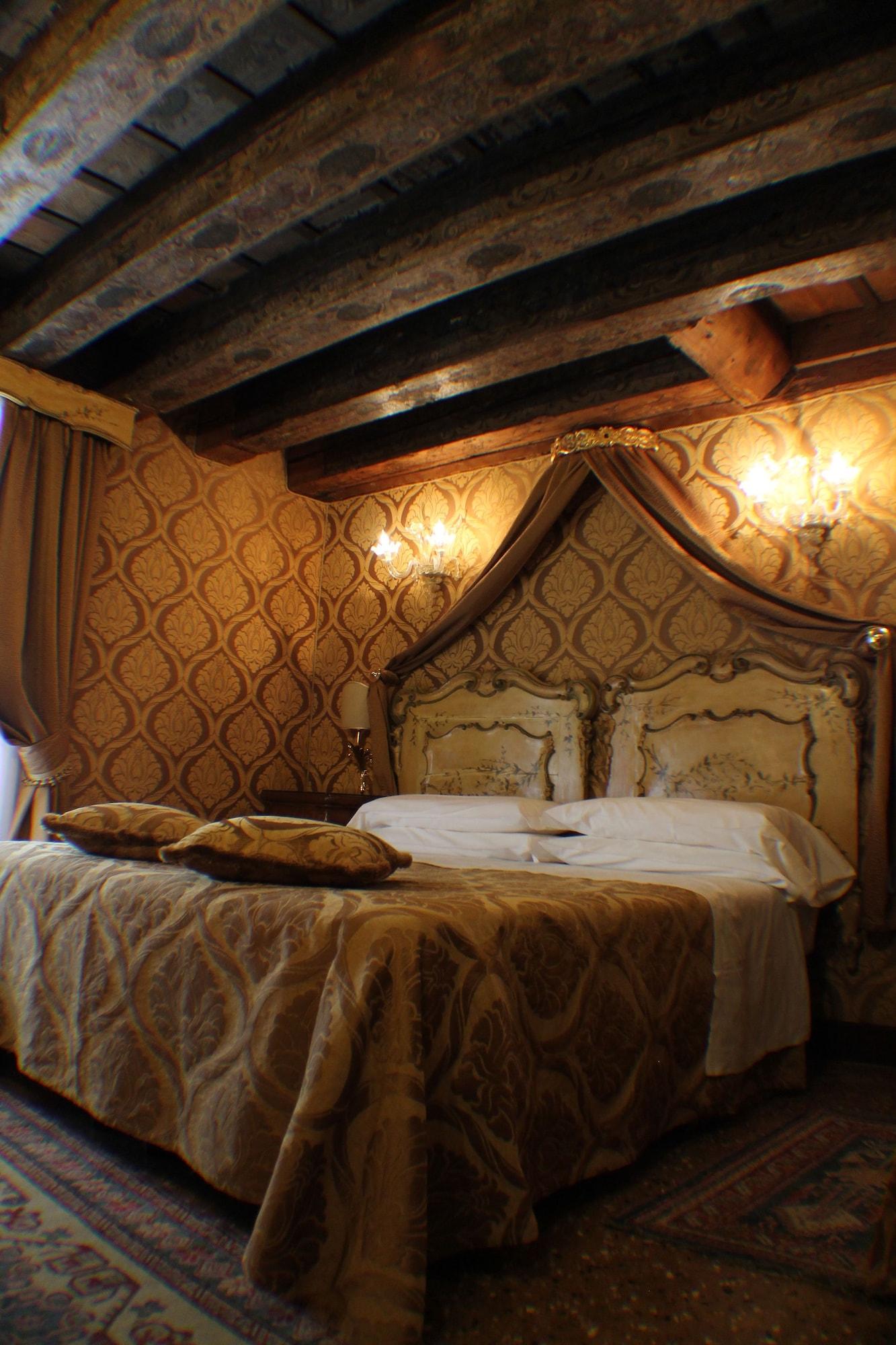 Palazzo Abadessa Hotel 4*