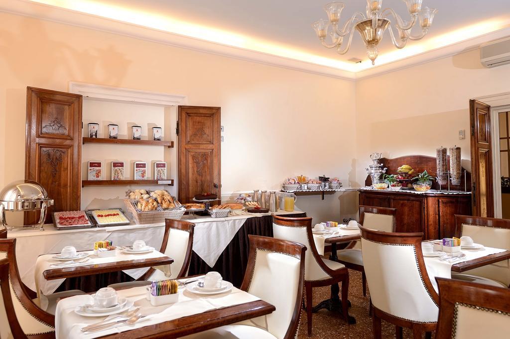 Dell'opera Hotel Venise