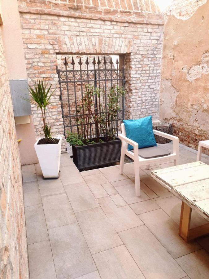 With Private Courtyard Appartamento