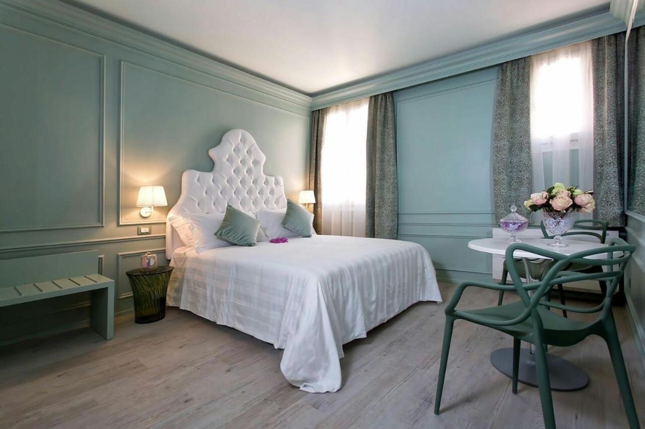 Aquamare, Boutique Couette-café