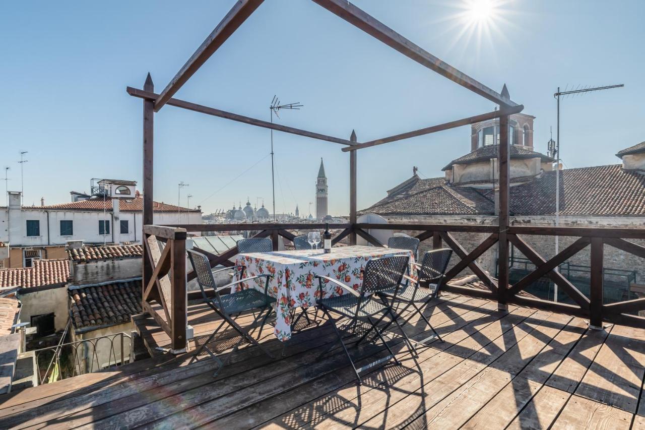 San Marco Vista Sui Tetti Veneziani