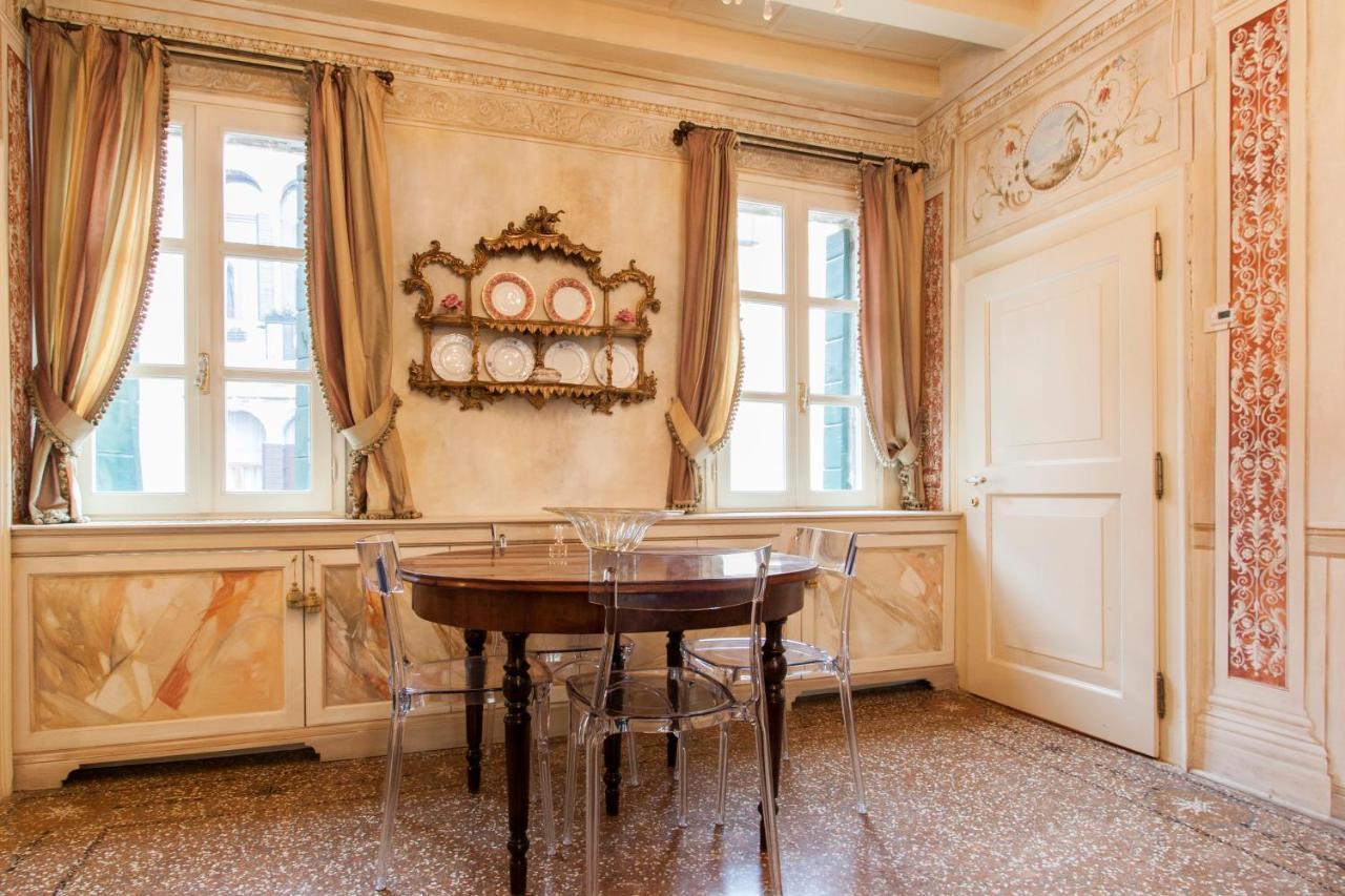 Explore From A Sophisticated Hideaway In San Polo Venezia