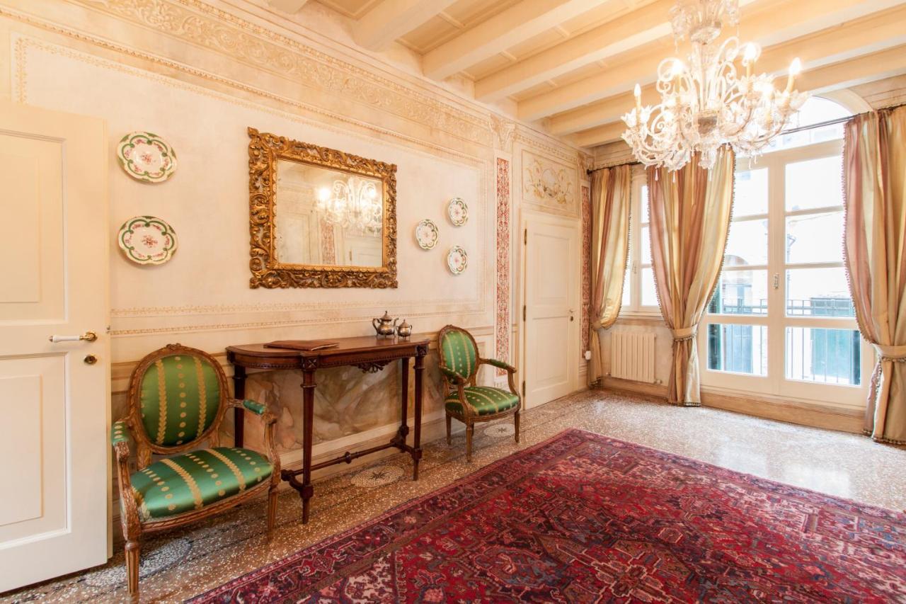 Explore From A Sophisticated Hideaway In San Polo * Venezia