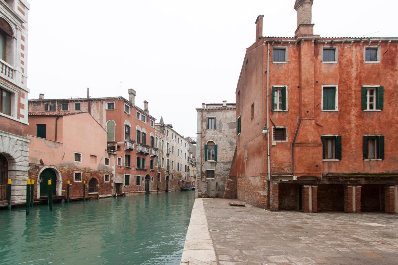 Explore From A Sophisticated Hideaway In San Polo Venezia