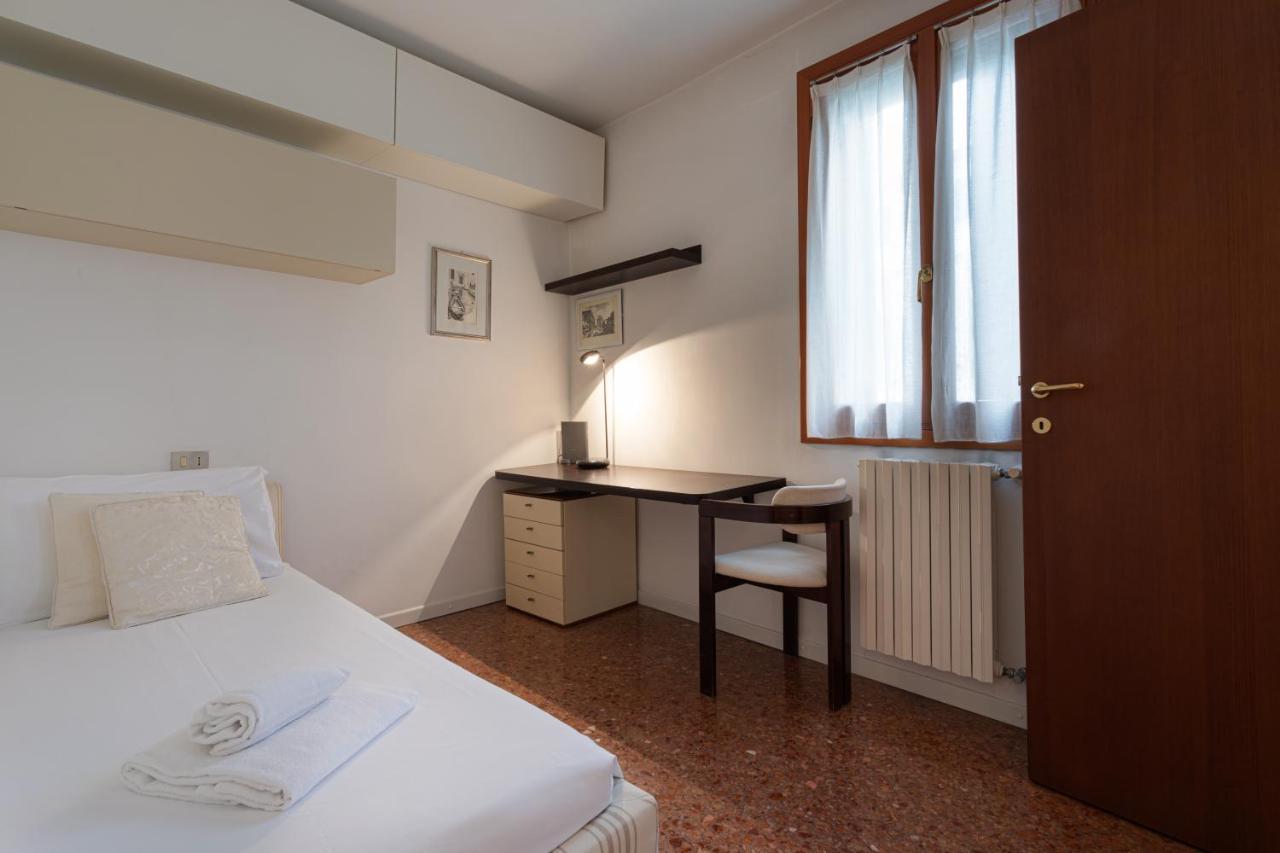 Canale View - S. Agostino Apartment *