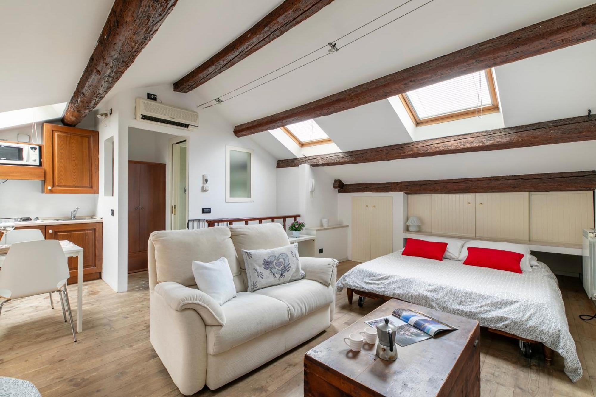 Lovely Attic For 4 Person With Wifi - A/c Appartamento *