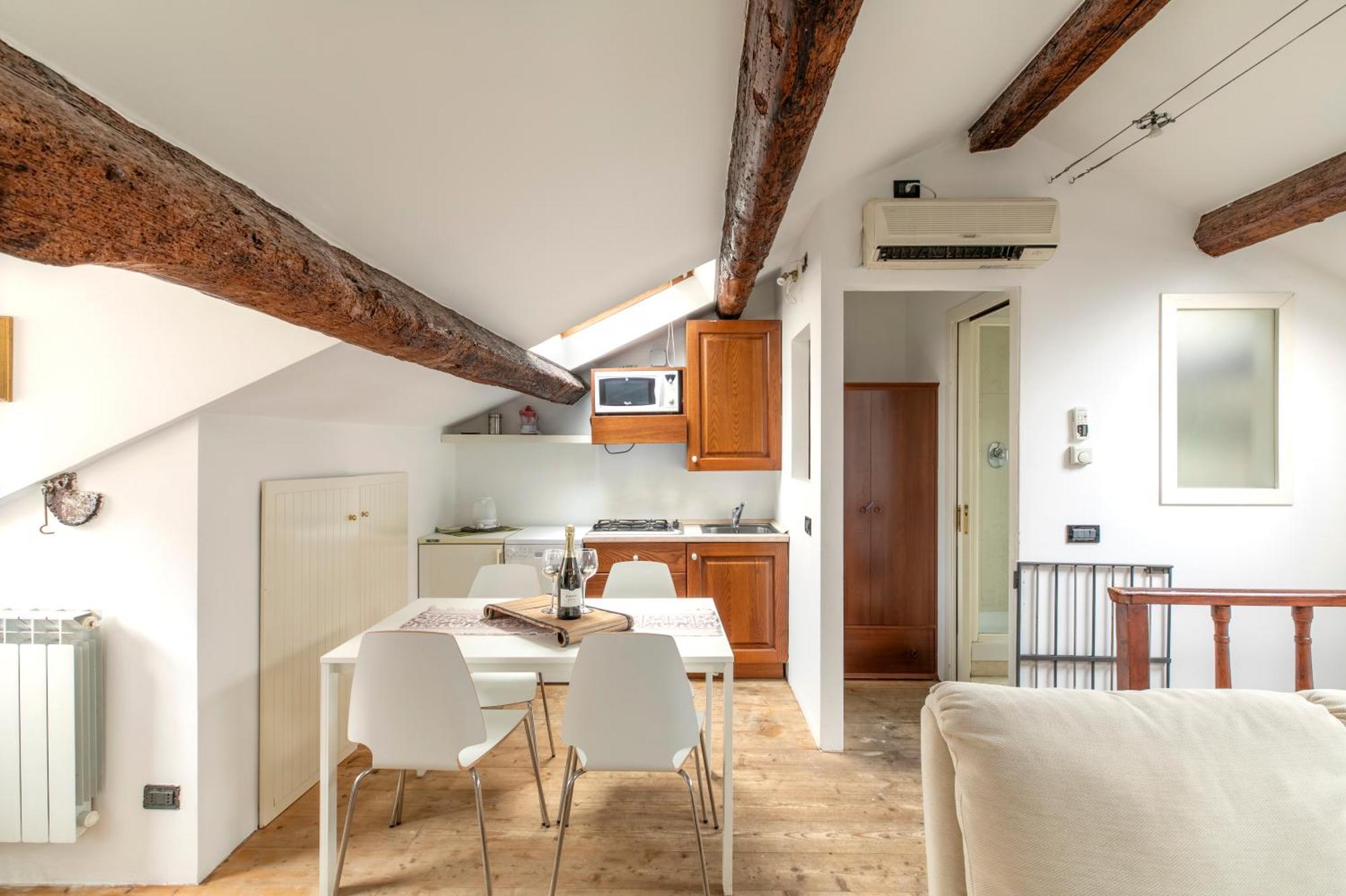 Lovely Attic For 4 Person With Wifi - A/c Appartamento Venezia
