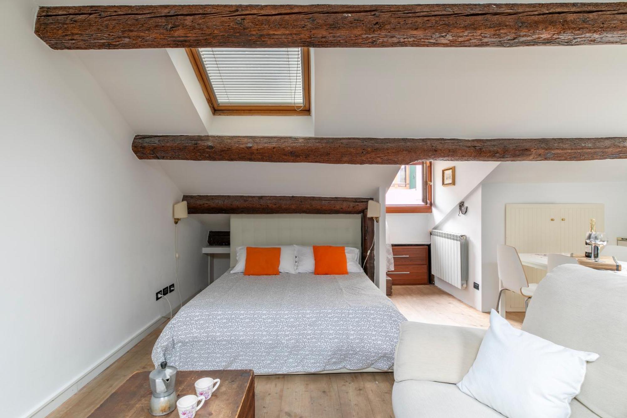 Appartamento Lovely Attic For 4 Person With Wifi - A/c