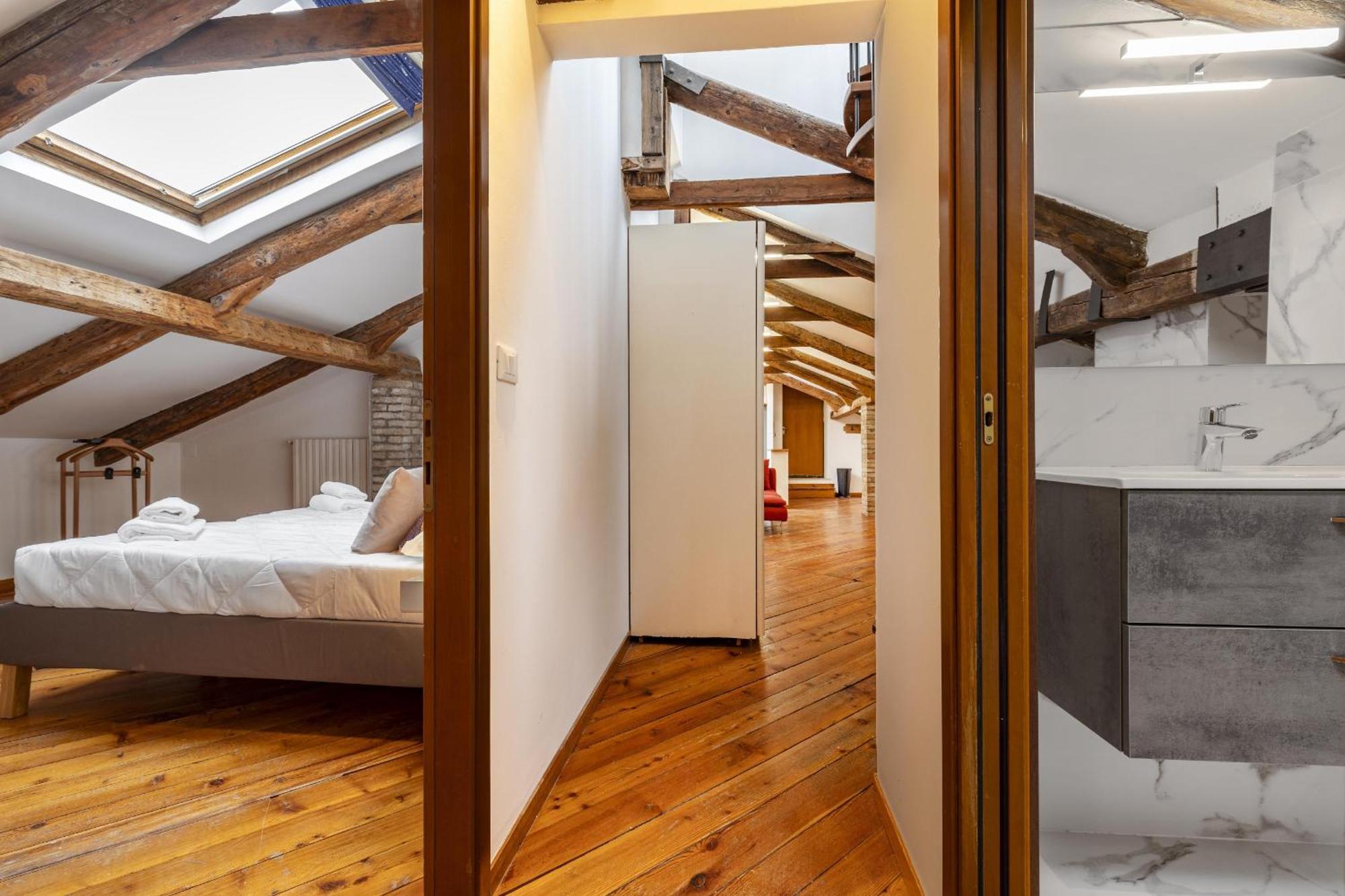 Accademia Sunshine With Terrace Venedig