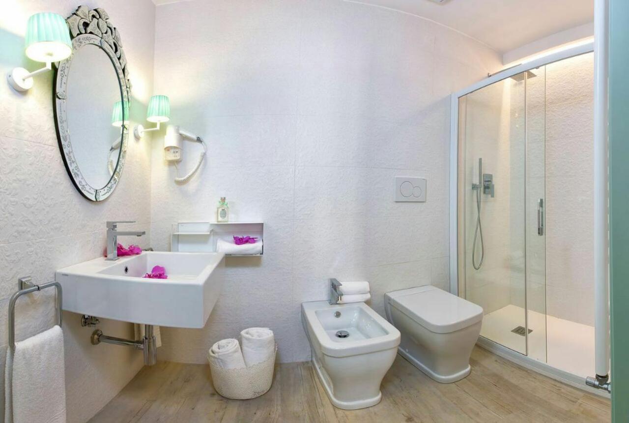 Aquamare, Boutique Couette-café