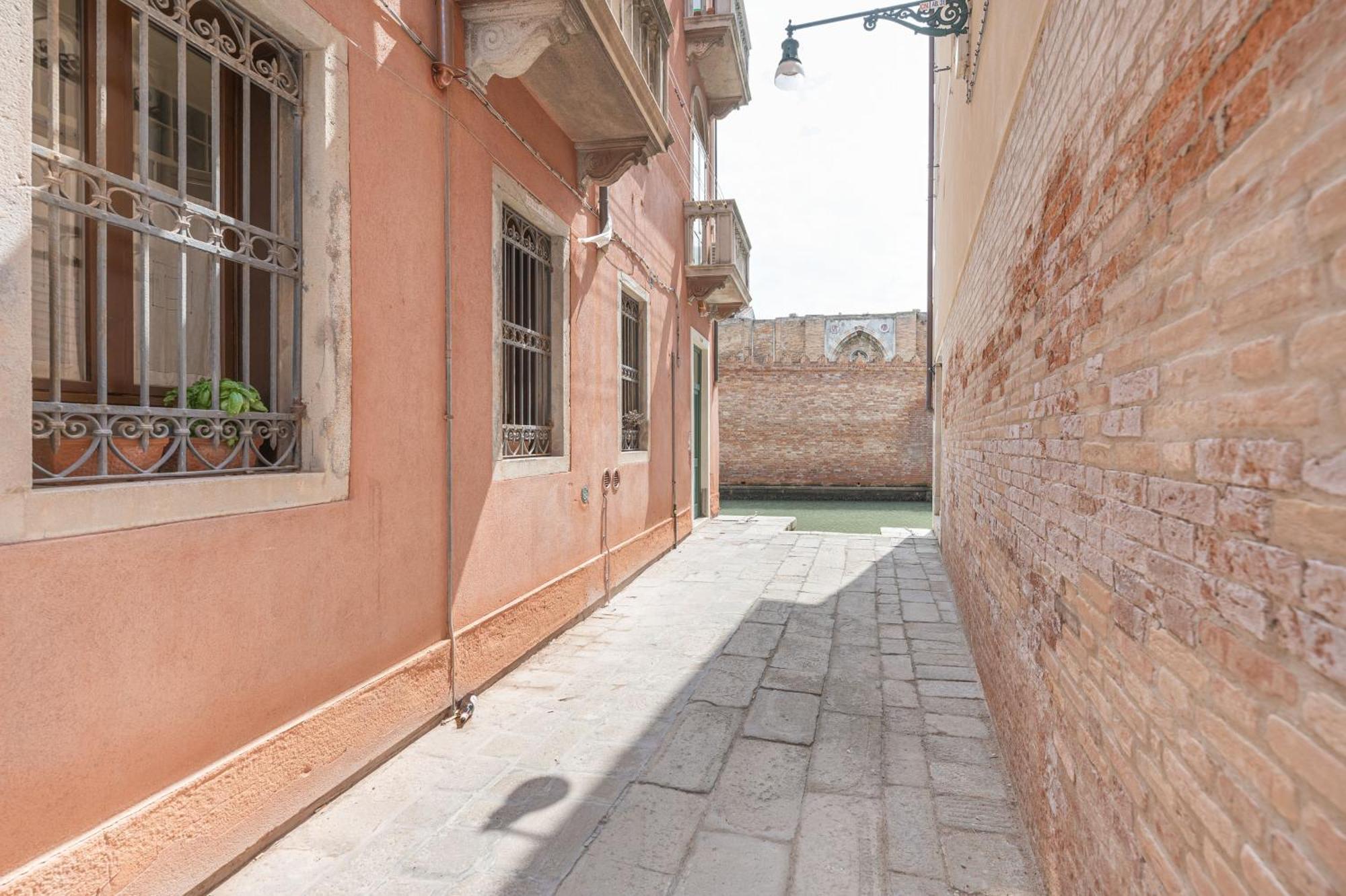 Casa Luna - 10 Min From Train Station Appartamento