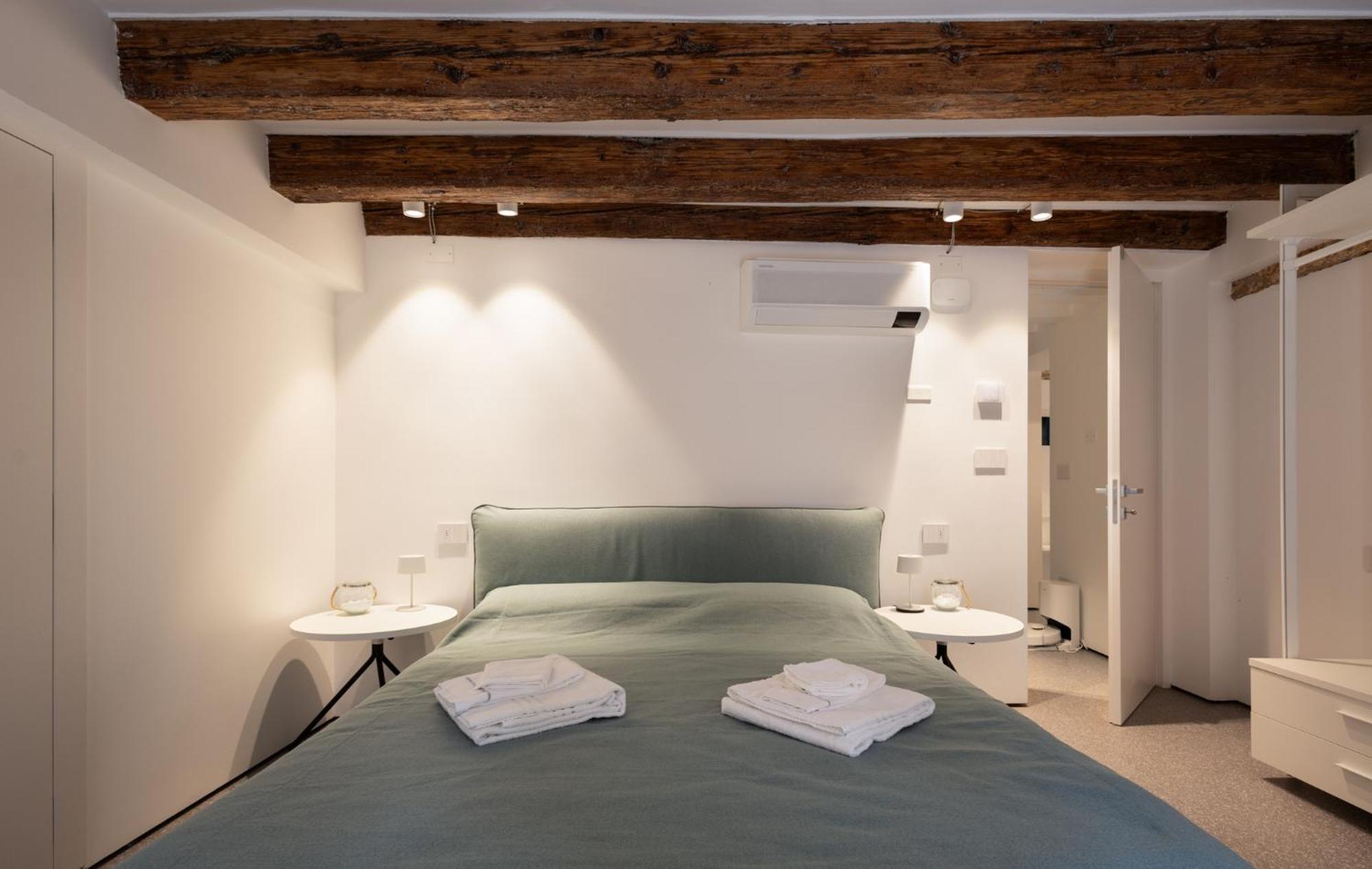 Peggy's Retreat Luxbotiquehome ~ Wifi + Patio Venise