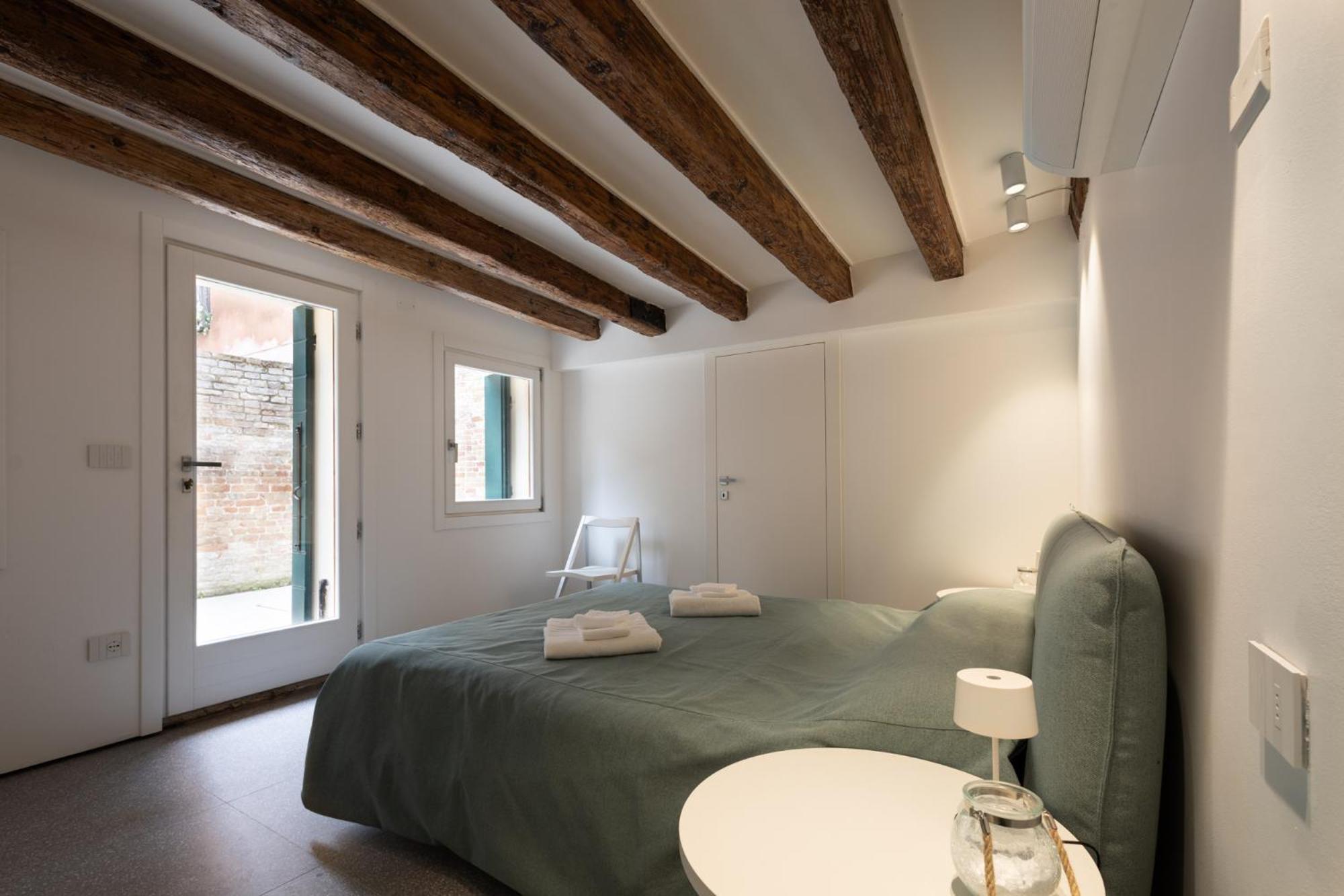 Peggy's Retreat Luxbotiquehome ~ Wifi + Patio * Venise