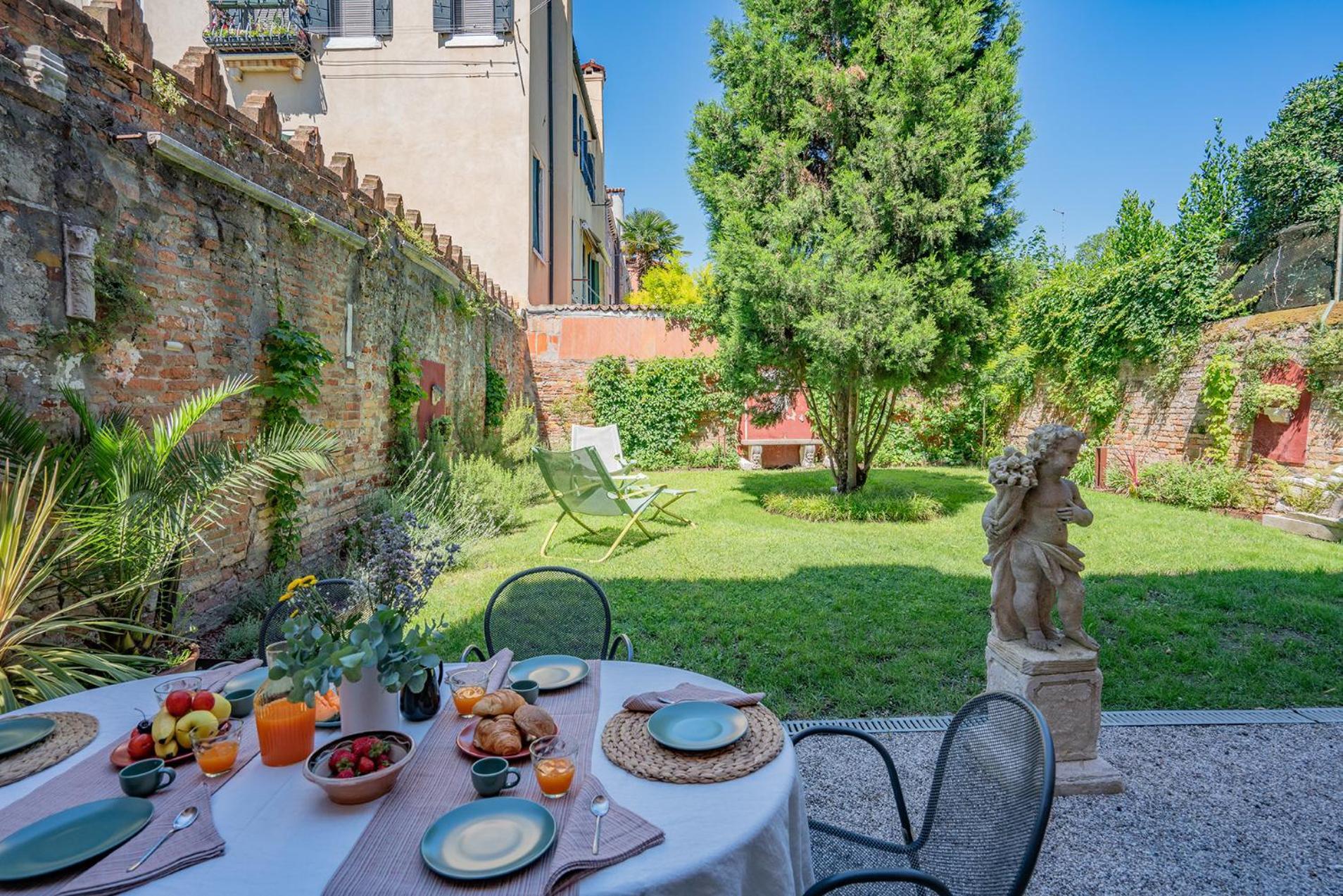Casa Della Sensa 1 Garden & Canal View Appartement *